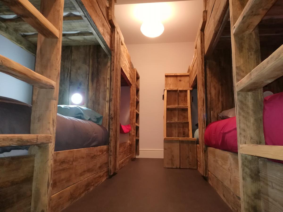 カーナーヴォン Ty Glyndwr Bunkhouse, Bar And Cafeホステル エクステリア 写真