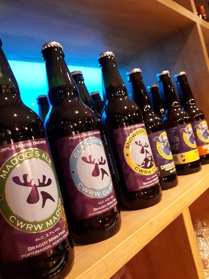カーナーヴォン Ty Glyndwr Bunkhouse, Bar And Cafeホステル エクステリア 写真